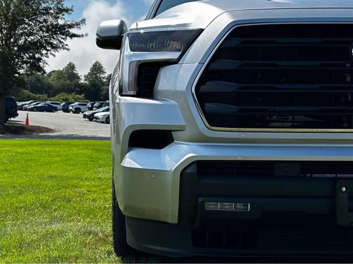 2025 Toyota Sequoia SR5