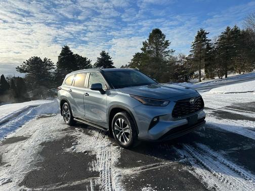 2024 Toyota Highlander Hybrid XLE
