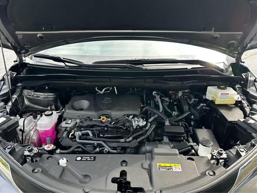 2024 Toyota Sienna LE