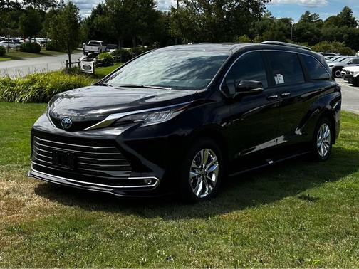 2025 Toyota Sienna Limited 7-Passenger