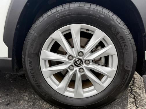 2023 Toyota Corolla Cross LE