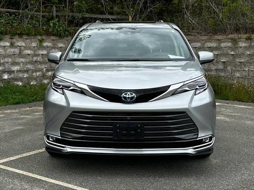 2024 Toyota Sienna Platinum 7 Passenger