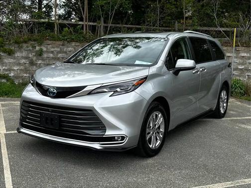 2024 Toyota Sienna Platinum 7 Passenger
