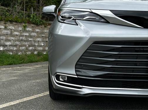 2024 Toyota Sienna Platinum 7 Passenger