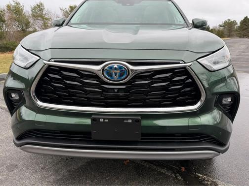 2023 Toyota Highlander Hybrid Platinum