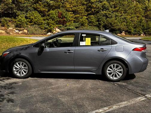 2026 Toyota Corolla Hybrid LE