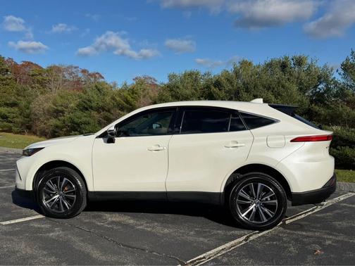 2022 Toyota Venza LE