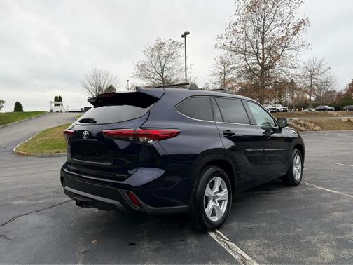 2021 Toyota Highlander LE