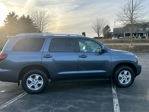 2022 Toyota Sequoia SR5