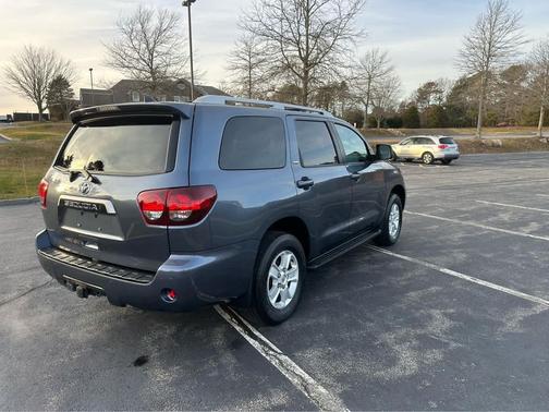2022 Toyota Sequoia SR5