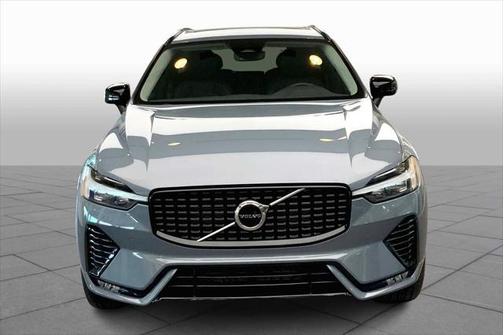 2024 Volvo XC60 B5 Core Dark Theme