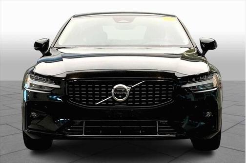 2024 Volvo S60 B5 Plus Dark Theme