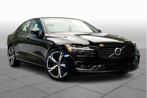 2024 Volvo S60 B5 Plus Dark Theme
