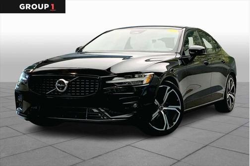 2024 Volvo S60 B5 Plus Dark Theme
