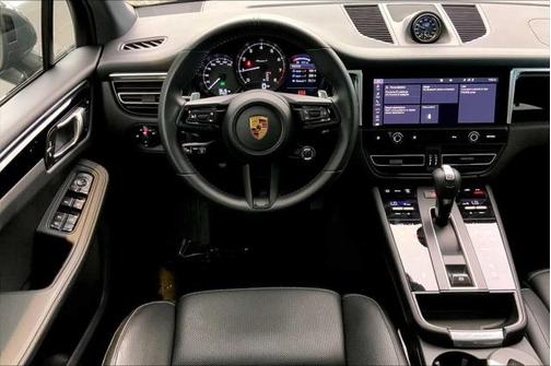 2023 Porsche Macan Base