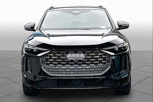 Mythos Black Metallic 2025 Audi Q5 Premium Plus TFSI quattro S tronic