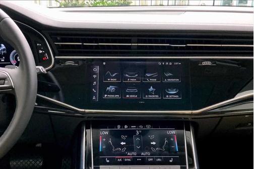 2023 Audi Q7 45 Premium Plus