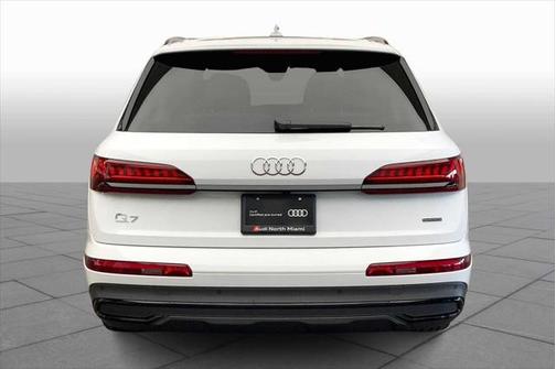 2023 Audi Q7 45 Premium Plus