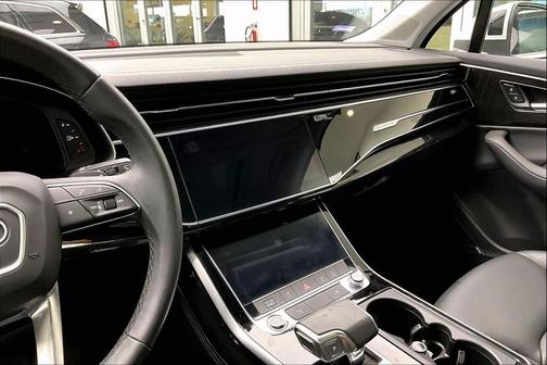 2023 Audi Q7 45 Premium Plus
