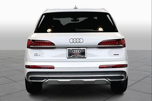 2023 Audi Q7 45 Premium Plus