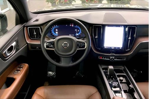 2023 Volvo XC60 B5 Plus Dark Theme