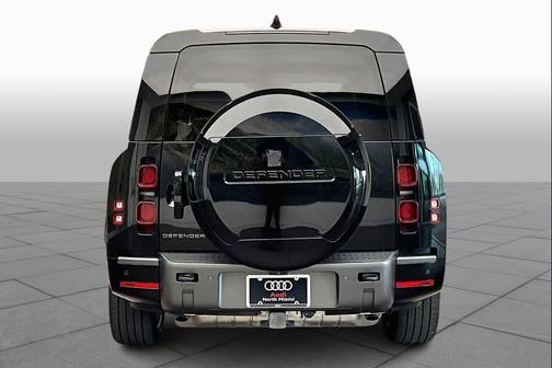 2024 Land Rover Defender 130 P400 Outbound