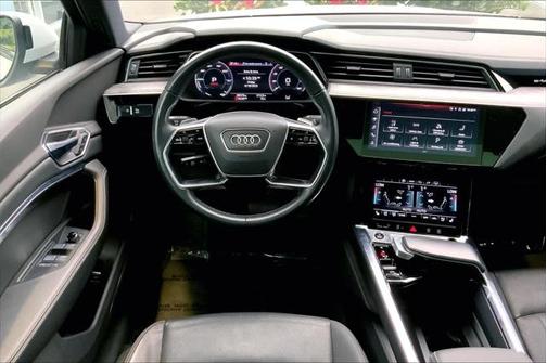 2022 Audi e-tron Premium Plus