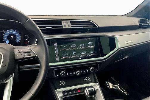 Glacier White Metallic 2024 Audi Q3 Premium 40 TFSI quattro Tiptronic