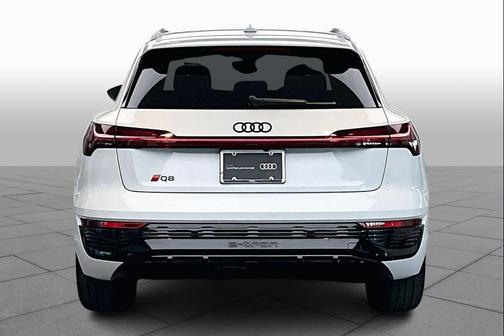 2024 Audi Q8 e-tron Prestige