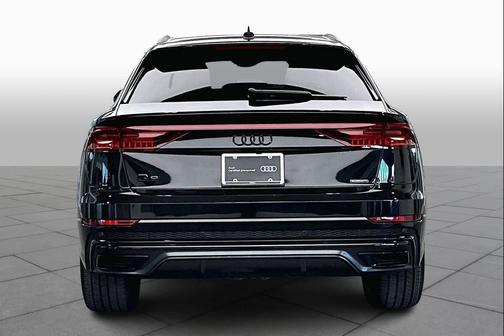 2022 Audi Q8 55 Premium Plus
