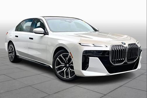 2024 BMW 740 i