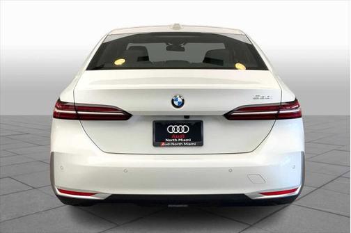 2025 BMW 530 i
