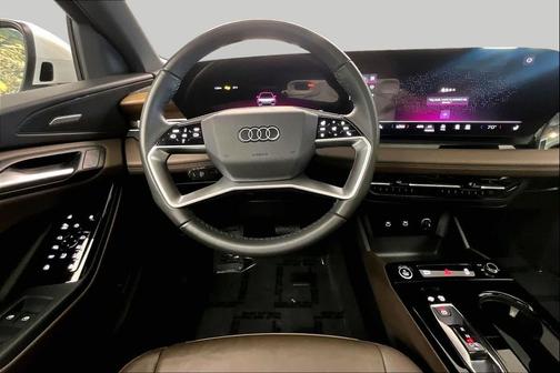 Glacier White Metallic 2025 Audi Q6 e-tron Premium Plus quattro