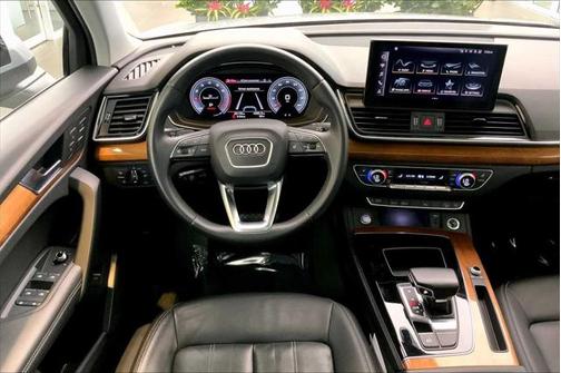 2022 Audi Q5 45 S line Premium Plus