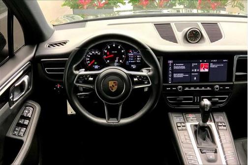 2020 Porsche Macan Base