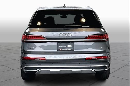 2023 Audi Q7 45 Premium Plus