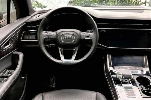2023 Audi Q7 45 Premium Plus