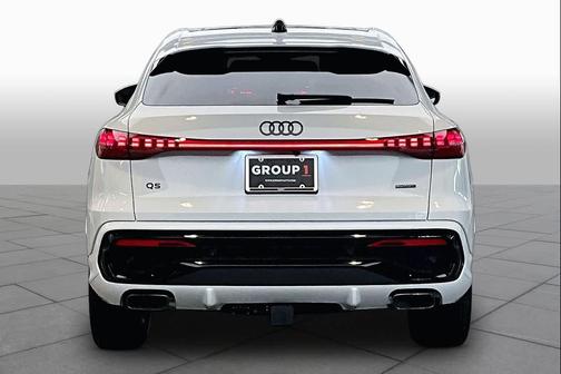 Mythos Black me 2026 Audi SQ5 3.0T Premium Plus