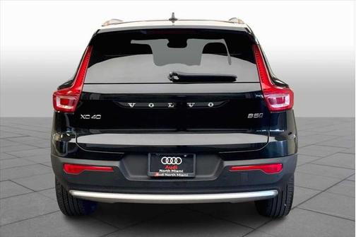 2024 Volvo XC40 B5 Plus Bright Theme