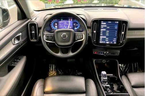 2024 Volvo XC40 B5 Plus Bright Theme