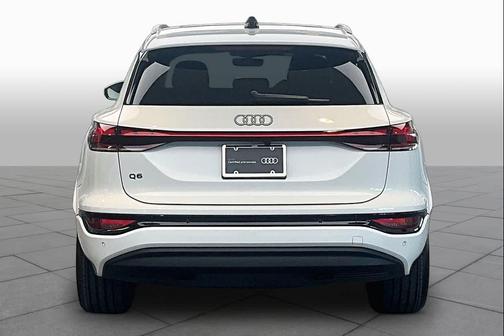 Glacier White Metallic 2025 Audi Q6 e-tron Premium Plus quattro