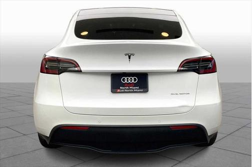 2022 Tesla Model Y Long Range Dual Motor All-Wheel Drive
