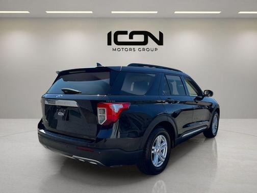 Agate Black Metallic 2022 Ford Explorer XLT