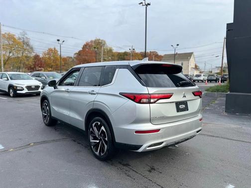 2024 Mitsubishi Outlander SE Black Edition w/Pano Roof S-AWC