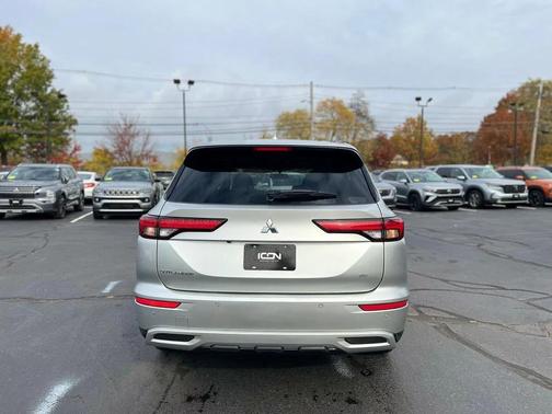 2024 Mitsubishi Outlander SE Black Edition w/Pano Roof S-AWC