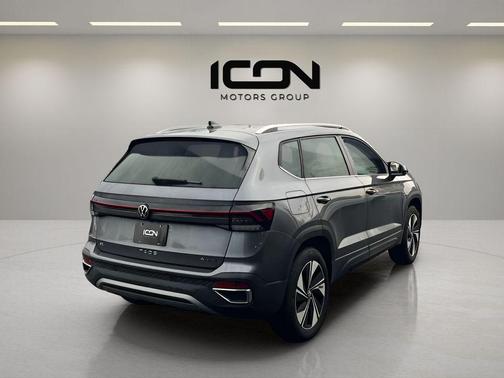 Platinum Gray Metallic 2025 Volkswagen Taos 1.5T SE
