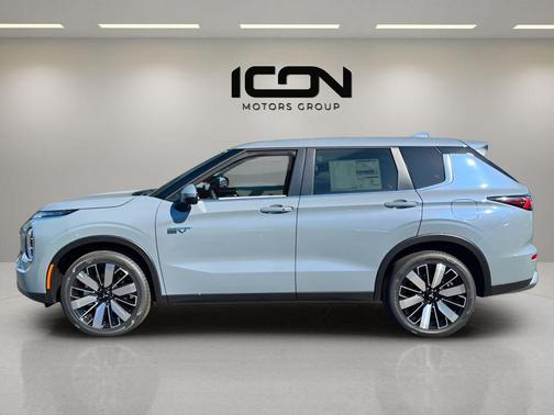 Moonstone Gray Metallic 2026 Mitsubishi Outlander SE S-AWC