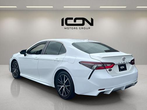 White 2022 Toyota Camry SE