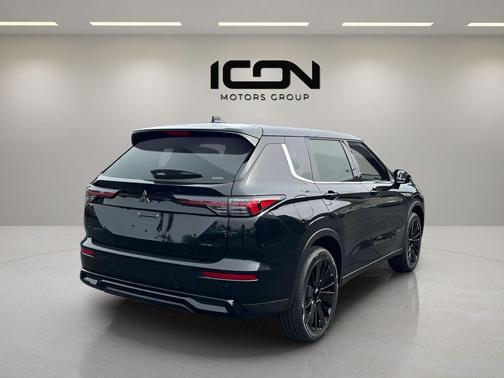 Black Diamond 2026 Mitsubishi Outlander LE S-AWC