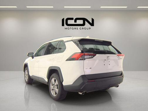 Ice Cap 2025 Toyota RAV4 Hybrid XLE